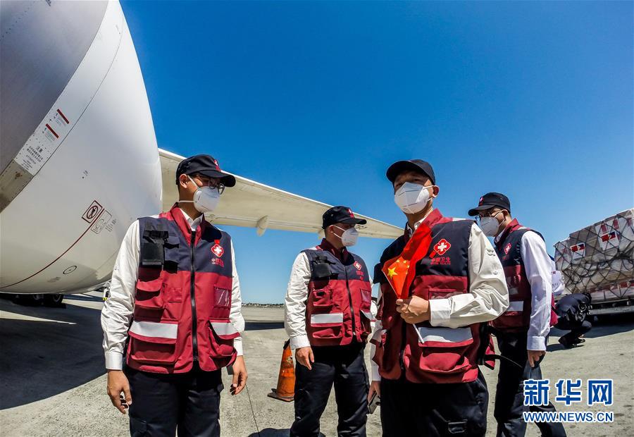 (國際疫情)(1)中國抗疫醫療專家組抵達菲律賓