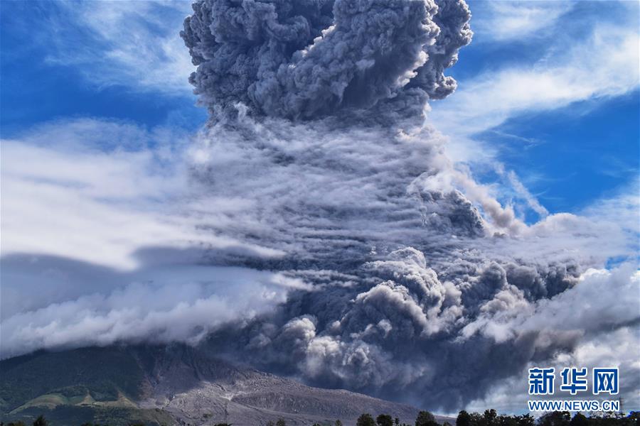 (國際)(2)印尼錫納朋火山噴發