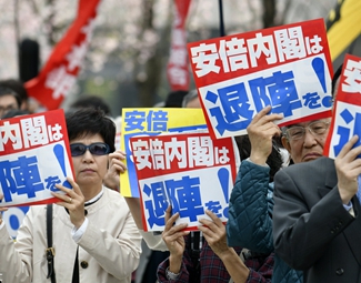 麻煩重重 安倍難逃“森友劫”?