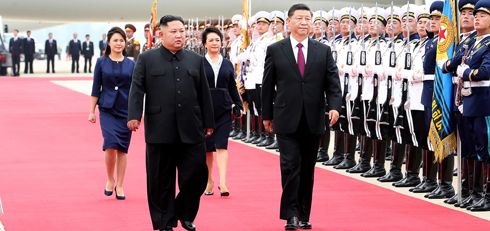 習近平抵達平壤開始對朝鮮民主主義人民共和國進行國事訪問