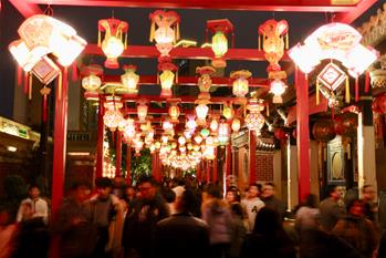 福建晉江:亮花燈 迎元宵