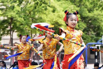 呼和浩特:校園炫彩花棍舞